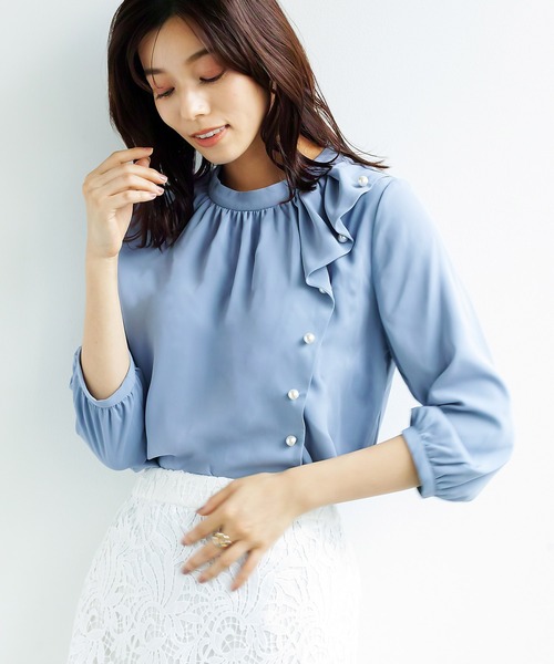 WHITE JOOLA（ホワイトジョーラ）の「サイドパール調ブラウス（シャツ/ブラウス・レディース・ベージュ/ネイビー/サックスブルー/オフホワイト・M/S/L）」の4枚目の写真