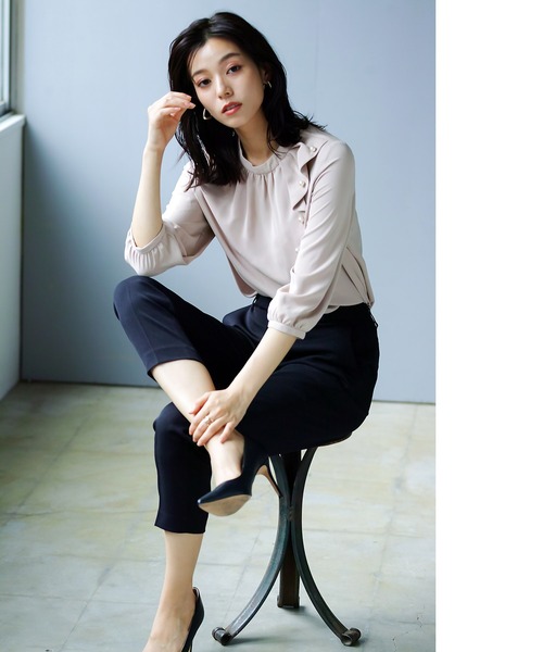 WHITE JOOLA（ホワイトジョーラ）の「サイドパール調ブラウス（シャツ/ブラウス・レディース・ベージュ/ネイビー/サックスブルー/オフホワイト・M/S/L）」の12枚目の写真