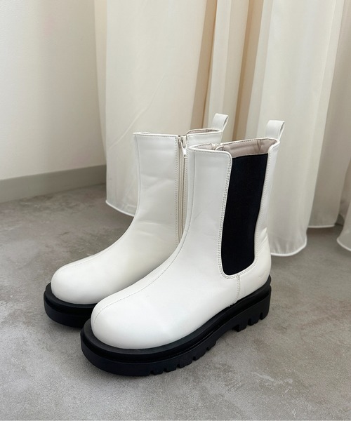 apres jour mignon(アプレジュールミニョン)の「サイドゴアブーツ【ZOZOTOWN限定アイテム】(ブーツ・レディース・オフホワイト/ブラック・SMALL/LARGE/MEDIUM/X-LARGE)」の3枚目の写真