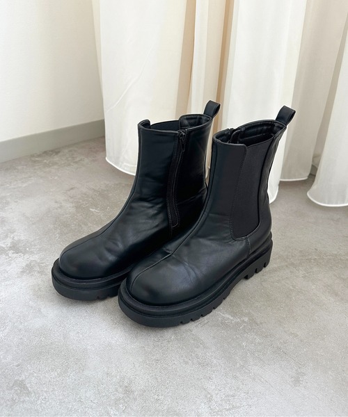 apres jour mignon(アプレジュールミニョン)の「サイドゴアブーツ【ZOZOTOWN限定アイテム】(ブーツ・レディース・オフホワイト/ブラック・SMALL/LARGE/MEDIUM/X-LARGE)」の5枚目の写真