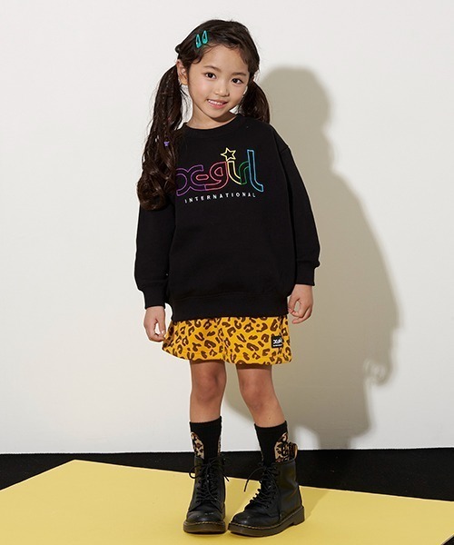 X-girl Stages（エックスガールステージス）の「レインボーロゴ刺しゅうトレーナー（スウェット・キッズ・ラベンダー/ブラック・130cm/90cm/110cm/100cm/140cm/120cm）」の3枚目の写真