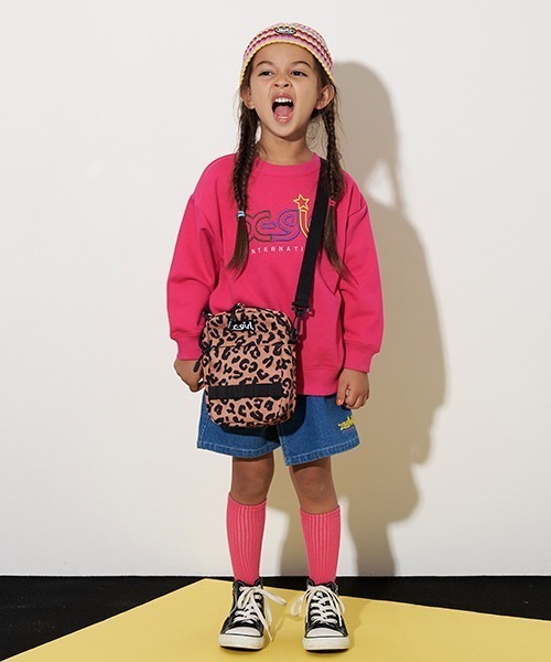 X-girl Stages（エックスガールステージス）の「レインボーロゴ刺しゅうトレーナー（スウェット・キッズ・ラベンダー/ブラック・130cm/90cm/110cm/100cm/140cm/120cm）」の4枚目の写真