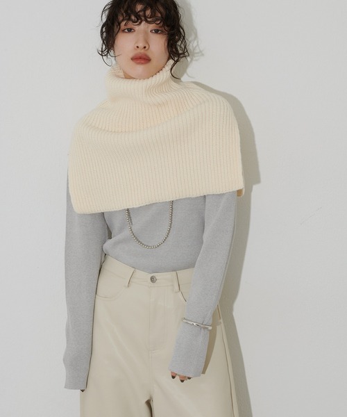 natural couture(ナチュラルクチュール)の「タートルニットケープ(ストール/ショール・レディース・アイボリー/ブラック・FREE)」の1枚目の写真