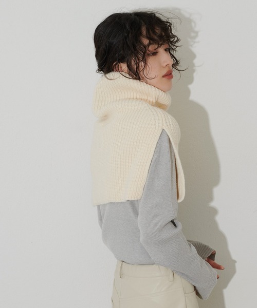 natural couture(ナチュラルクチュール)の「タートルニットケープ(ストール/ショール・レディース・アイボリー/ブラック・FREE)」の3枚目の写真