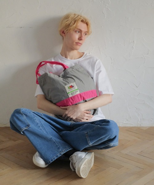 FRUIT OF THE LOOM（フルーツオブザルーム）の「NYLON TOTEBAG L / ナイロントートバッグ / カジュアル / デイリー / ジェンダーレス（トートバッグ・メンズ・ブラック/グリーン/レッド/グレー/ブルー/アイボリー/チャコールグレー/ピンク/ネイビー/杢グレー/ミント/バイオレット/オリーブ/カーキ/ブルーグレー・FREE）」の4枚目の写真