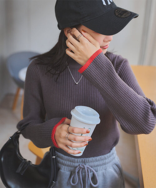 KOBE LETTUCE(コウベレタス)の「選べるフレア袖orベーシック袖!袖バイカラーもっちりリブニットトップス(ニット/セーター・レディース・ブルー/グレー系/ブラック系その他2/グレー/ブラック系その他/ホワイト系その他2/ブラック系/ベージュ系/グレイッシュベージュ/ホワイト系その他/ホワイト系/アイボリー/ブラック/ブルー系/ピンク系/サーモンピンク/ネイビー系/レッド系/ネイビー/チャコール/グレー系1/レッド・M/M1/L/L1)」の11枚目の写真