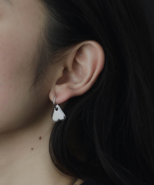 loni(ロニ)の「【金属アレルギー対応】Heart leaf mini pierce/ハートリーフミニピアス(ピアス(両耳用)・レディース・ゴールド/シルバー・FREE)」の2枚目の写真