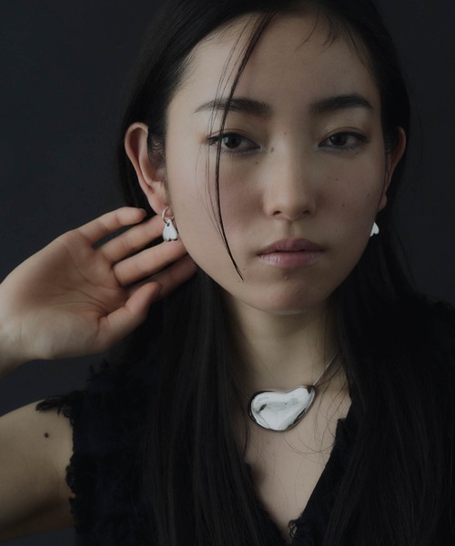 loni(ロニ)の「【金属アレルギー対応】Heart leaf mini pierce/ハートリーフミニピアス(ピアス(両耳用)・レディース・ゴールド/シルバー・FREE)」の3枚目の写真