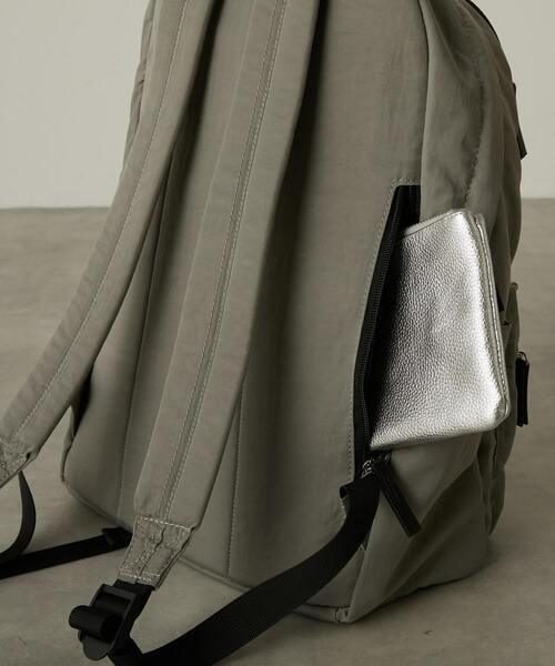MELROSE claire（メルローズ クレール）の「撥水軽量！リニューアルした大人の12ポケットリュック（バックパック/リュック・レディース・グレー/ブラック/カーキ・FREE）」の14枚目の写真