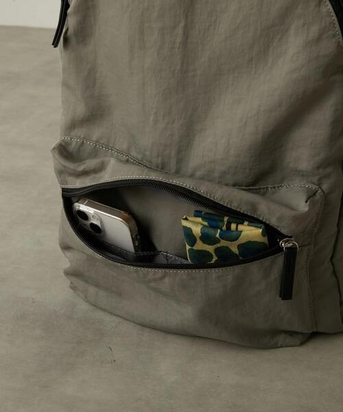 MELROSE claire（メルローズ クレール）の「撥水軽量！リニューアルした大人の12ポケットリュック（バックパック/リュック・レディース・グレー/ブラック/カーキ・FREE）」の16枚目の写真