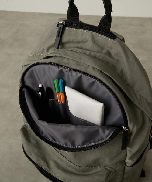 MELROSE claire（メルローズ クレール）の「撥水軽量！リニューアルした大人の12ポケットリュック（バックパック/リュック・レディース・グレー/ブラック/カーキ・FREE）」の18枚目の写真