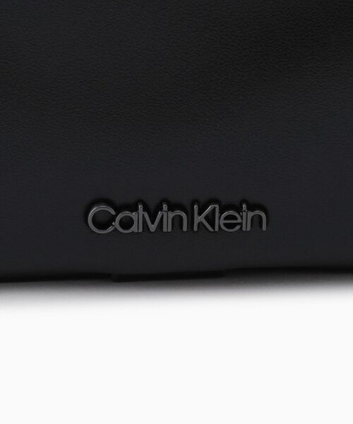 Calvin Klein(カルバン・クライン)の「CK エレベーテッド カメラバッグ(ショルダーバッグ・メンズ・ブラック・FREE)」の5枚目の写真