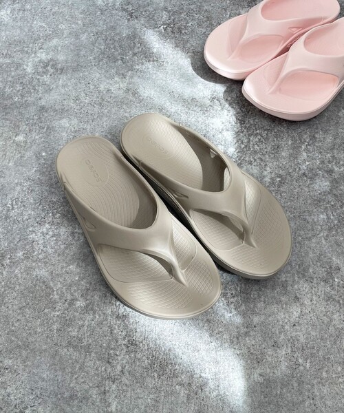 OOFOS(ウーフォス)の「【OOFOS/ウーフォス】OOriginal(サンダル・レディース・グレー/ベビーピンク/ブラック/ベージュ/ライトグレー・25/24/23)」の4枚目の写真