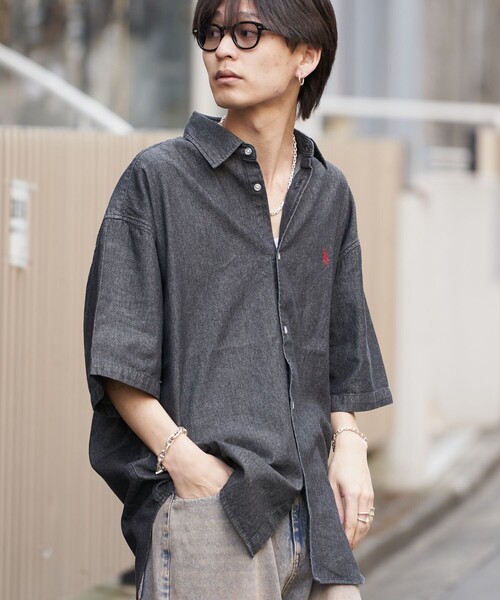 PUBLUX（パブリュクス）の「U.S.POLO ASSN./ユーエスポロアッスン 別注 ワンポイント刺繍デニムショートスリーブシャツ/デニムシャツ/ユニセックス(限定展開)（シャツ/ブラウス・メンズ・ブラック/サックスブルー/インディゴブルー・SMALL/MEDIUM/LARGE）」の4枚目の写真