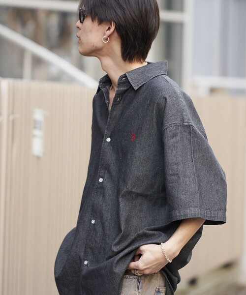 PUBLUX（パブリュクス）の「U.S.POLO ASSN./ユーエスポロアッスン 別注 ワンポイント刺繍デニムショートスリーブシャツ/デニムシャツ/ユニセックス(限定展開)（シャツ/ブラウス・メンズ・ブラック/サックスブルー/インディゴブルー・SMALL/MEDIUM/LARGE）」の5枚目の写真