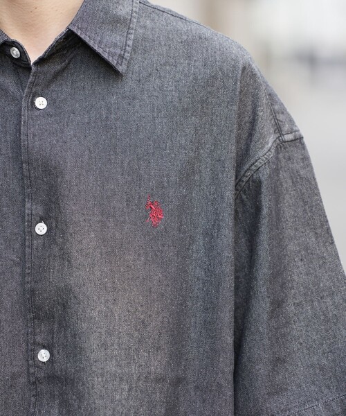PUBLUX（パブリュクス）の「U.S.POLO ASSN./ユーエスポロアッスン 別注 ワンポイント刺繍デニムショートスリーブシャツ/デニムシャツ/ユニセックス(限定展開)（シャツ/ブラウス・メンズ・ブラック/サックスブルー/インディゴブルー・SMALL/MEDIUM/LARGE）」の12枚目の写真