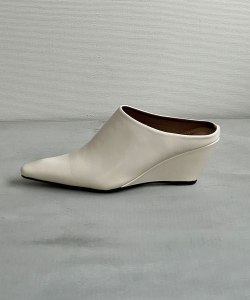 【人気完売】【美品】OHGA シルバー ポインテッドトゥ ミュール 人気完売】【美品】OHGA シルバー ポインテッドトゥ ミュール