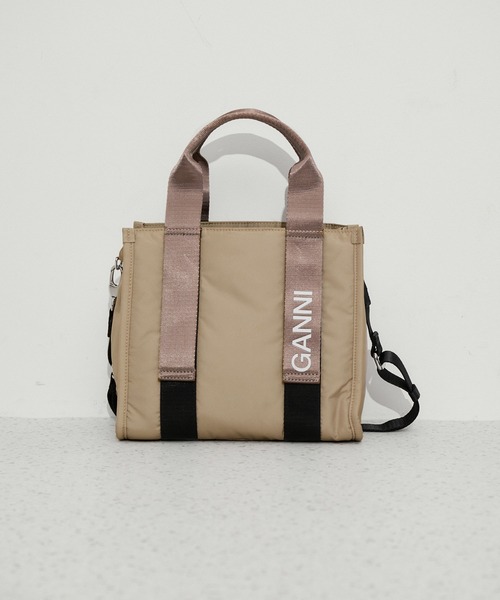 ADAM ET ROPE'（アダムエロペ）の「【GANNI(ガニー)】RECYCLED TECH SMALL TOTE（ショルダーバッグ・レディース・ライトグレー・FREE）」の7枚目の写真