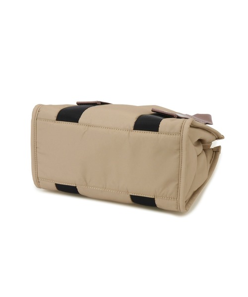 ADAM ET ROPE'（アダムエロペ）の「【GANNI(ガニー)】RECYCLED TECH SMALL TOTE（ショルダーバッグ・レディース・ライトグレー・FREE）」の16枚目の写真