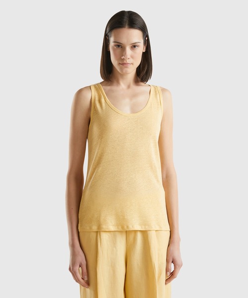 BENETTON (UNITED COLORS OF BENETTON)（ベネトンユナイテッドカラーズオブベネトン）の「リネン100%サイドスリット入りタンクトップ（タンクトップ・レディース・ピンクベージュ/ブラック/カーキ/イエロー・XX-SMALL/X-SMALL/SMALL/MEDIUM）」の3枚目の写真