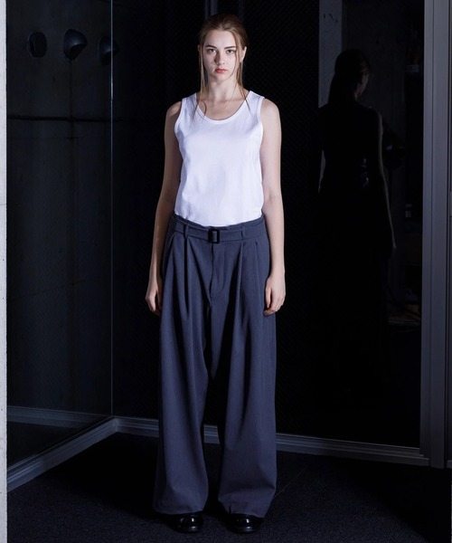 VOAAOV（ヴォアーブ）の「【VOAAOV】 Chic Tech Tuck Wide Slacks（その他パンツ・メンズ・グレー/チャコールグレー/ブラック・2/1/0）」の3枚目の写真