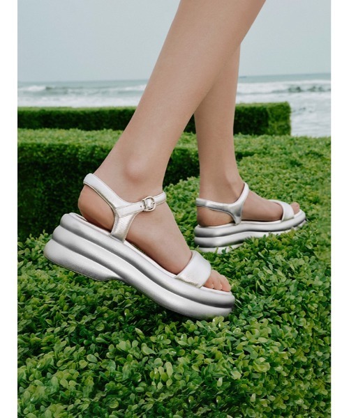 STACCATO（スタッカート）の「パフィーバウムライクソールサンダル（サンダル・レディース・ホワイト/シルバー・23.5cm/24cm/24.5cm/23cm/22.5cm）」の3枚目の写真