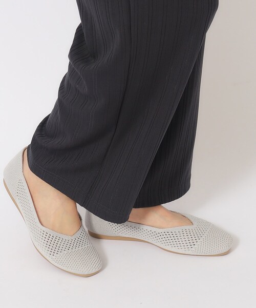 SHOO・LA・RUE(シューラルー)の「◆洗えて涼し気 透かし編みニットパンプス(パンプス・レディース・ブラック/ブルー/シルバー/オフホワイト・45/35/25)」の5枚目の写真