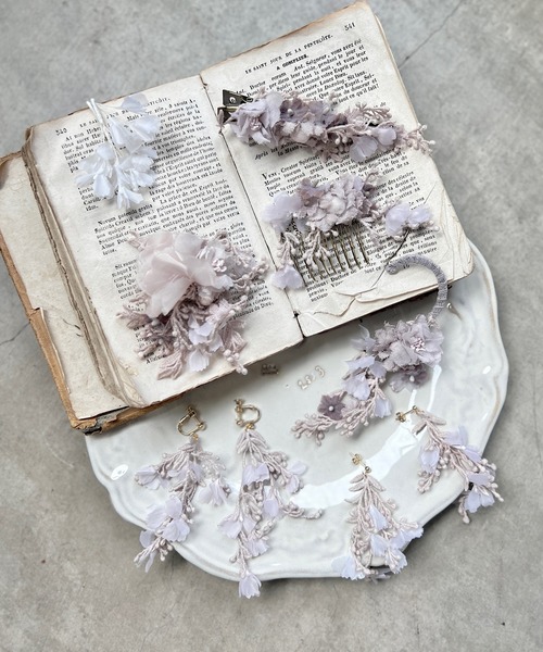 m.soeur（エムスール）の「くすみピンクのなでしこイヤリング（イヤリング・レディース・ピンク・FREE）」の4枚目の写真