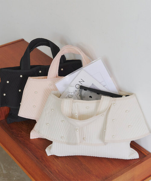 KOBE LETTUCE（コウベレタス）の「フリルデザインヌビバッグ（ハンドバッグ・レディース・クリーム/ブラック/ピンク/アイボリー系/チャコール/ライトベージュ/ネイビー・F）」の5枚目の写真