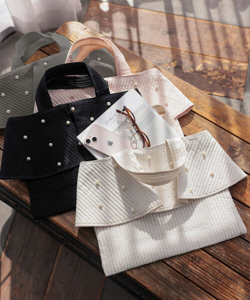 KOBE LETTUCE（コウベレタス）の「フリルデザインヌビバッグ（ハンドバッグ・レディース・クリーム/ブラック/ピンク/アイボリー系/チャコール/ライトベージュ/ネイビー・F）」の3枚目の写真