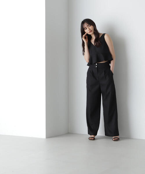 NATURAL BEAUTY BASIC（ナチュラルビューティーベーシック）の「◇クロップドペプラムトップス＆パンツ（パンツドレス・レディース・ブラック/ベージュ・MEDIUM）」の4枚目の写真