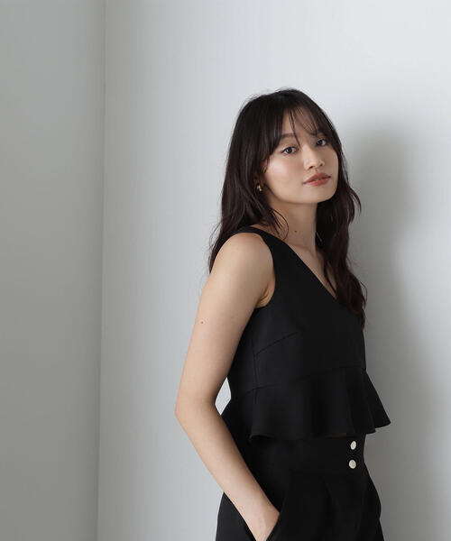 NATURAL BEAUTY BASIC（ナチュラルビューティーベーシック）の「◇クロップドペプラムトップス＆パンツ（パンツドレス・レディース・ブラック/ベージュ・MEDIUM）」の5枚目の写真