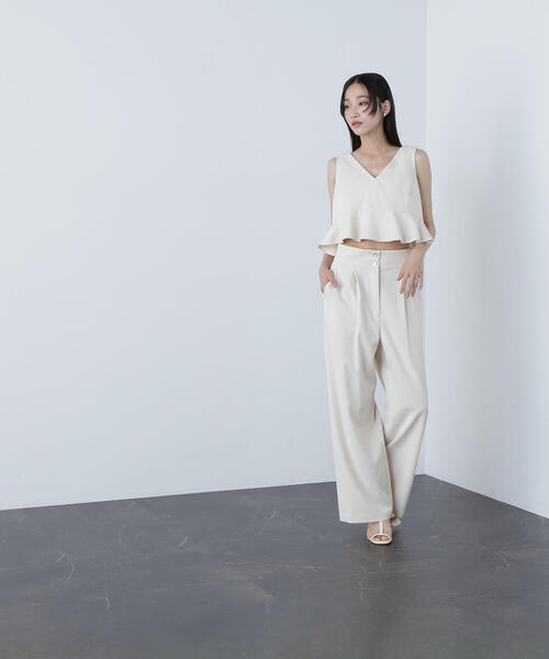 NATURAL BEAUTY BASIC（ナチュラルビューティーベーシック）の「◇クロップドペプラムトップス＆パンツ（パンツドレス・レディース・ブラック/ベージュ・MEDIUM）」の12枚目の写真