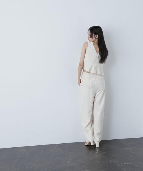 NATURAL BEAUTY BASIC（ナチュラルビューティーベーシック）の「◇クロップドペプラムトップス＆パンツ（パンツドレス・レディース・ブラック/ベージュ・MEDIUM）」の15枚目の写真