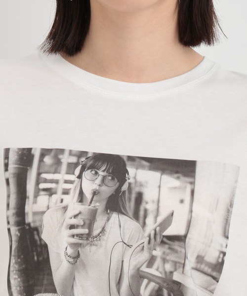Andemiu(アンデミュウ)の「フォトプリントT143959(Tシャツ/カットソー・レディース・ホワイト系その他6/ホワイト系その他5・FREE)」の11枚目の写真