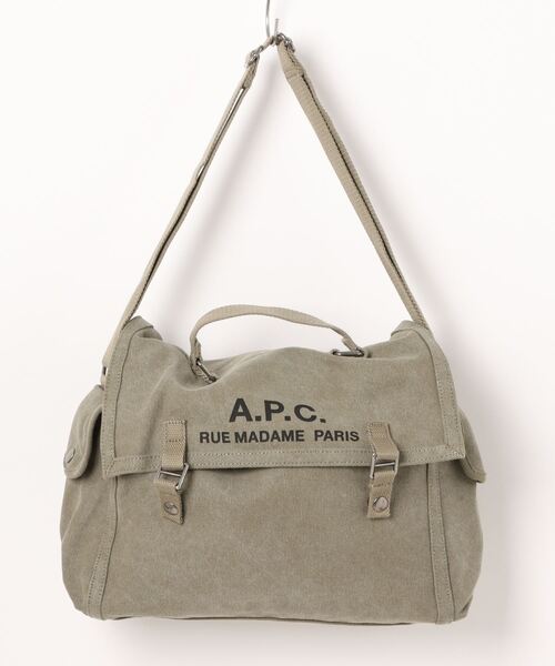 A.P.C.(アーペーセー)の「BESACE RECUPERATION(メッセンジャーバッグ・メンズ・カーキ・ONESIZE)」の1枚目の写真