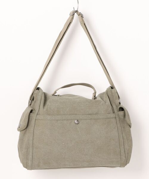 A.P.C.(アーペーセー)の「BESACE RECUPERATION(メッセンジャーバッグ・メンズ・カーキ・ONESIZE)」の2枚目の写真
