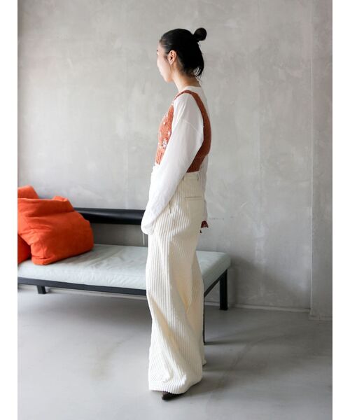 Ungrid（アングリッド）の「コーデュロイワイドパンツ（その他パンツ・レディース・アイボリー/オレンジ・SMALL/MEDIUM）」の4枚目の写真