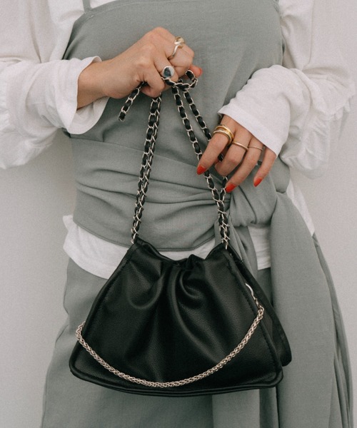HANNE（アン）の「フェイクレザーチェーンハンドBAG（ハンドバッグ・レディース・シルバー/ブラック・FREE）」の2枚目の写真
