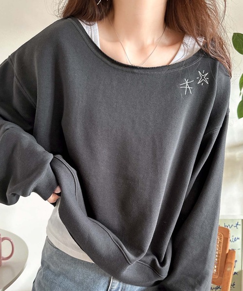 Java(ジャバ)の「《JaVaジャバ 別注》裏毛素材衿元刺繍&バックロゴデザイン変形カットオフオーバーサイズプルオーバー(スウェット・レディース・チャコール/オートミール/杢グレー・LARGE/MEDIUM/SMALL/X-LARGE)」の2枚目の写真