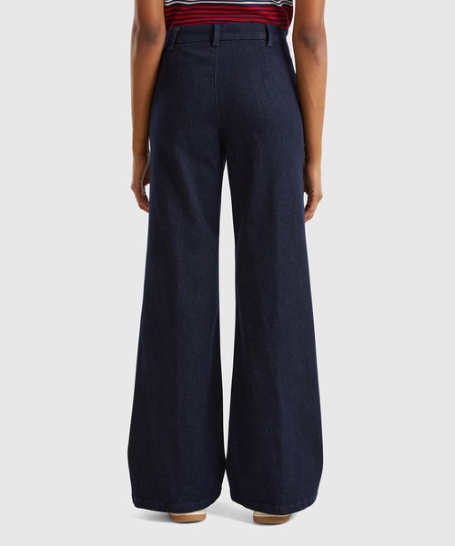 BENETTON (UNITED COLORS OF BENETTON)（ベネトンユナイテッドカラーズオブベネトン）の「ストレッチフレアデニムパンツ（デニムパンツ・レディース・ダークインディゴブルー・38/40/42/44）」の4枚目の写真