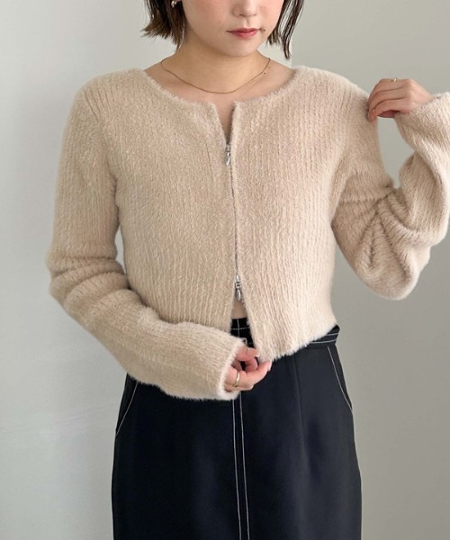 archives（アルシーヴ）の「フェザーＷジップリブニット（ニット/セーター・レディース・ブラウン/ベージュ/アイボリー/ブラック/ブルーグレー/ブルー・MEDIUM）」の5枚目の写真