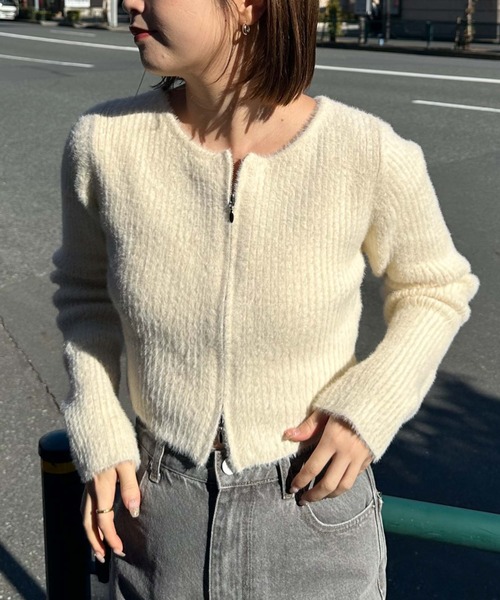 archives（アルシーヴ）の「フェザーＷジップリブニット（ニット/セーター・レディース・ブラウン/ベージュ/アイボリー/ブラック/ブルーグレー/ブルー・MEDIUM）」の2枚目の写真