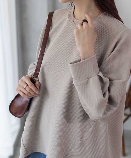 NAVY(ネイビー)の「NAVY きれい見え エンボス チュニックプルオーバー(その他トップス・レディース・グレイッシュベージュ/ブラック/チャコールグレー・M/L)」の3枚目の写真