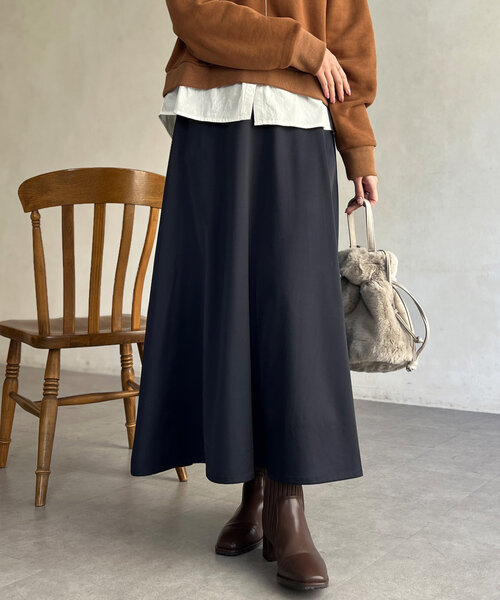 Chez toi(シェトワ)の「サテンフレアスカート(スカート・レディース・ネイビー/チャコールグレー/ベージュ・FREE)」の3枚目の写真