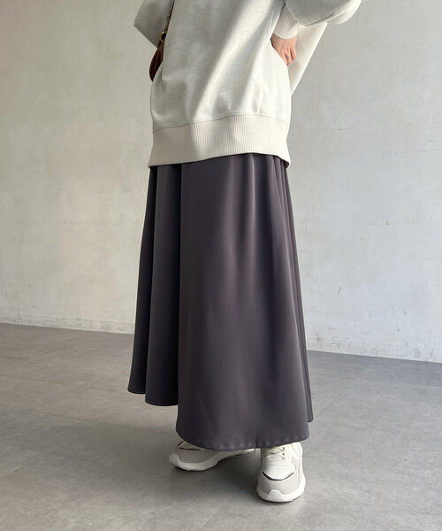 Chez toi(シェトワ)の「サテンフレアスカート(スカート・レディース・ネイビー/チャコールグレー/ベージュ・FREE)」の5枚目の写真