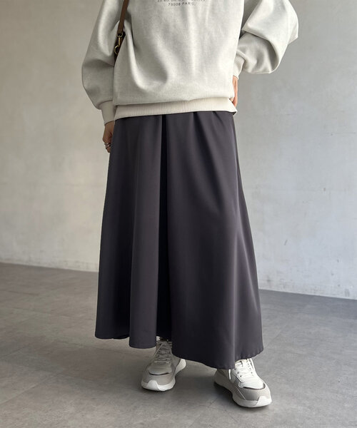 Chez toi(シェトワ)の「サテンフレアスカート(スカート・レディース・ネイビー/チャコールグレー/ベージュ・FREE)」の6枚目の写真