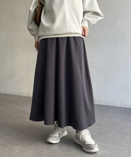 Chez toi(シェトワ)の「サテンフレアスカート(スカート・レディース・ネイビー/チャコールグレー/ベージュ・FREE)」の7枚目の写真