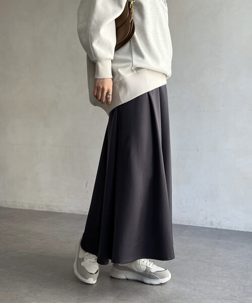 Chez toi(シェトワ)の「サテンフレアスカート(スカート・レディース・ネイビー/チャコールグレー/ベージュ・FREE)」の8枚目の写真