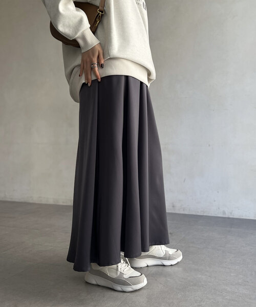 Chez toi(シェトワ)の「サテンフレアスカート(スカート・レディース・ネイビー/チャコールグレー/ベージュ・FREE)」の9枚目の写真